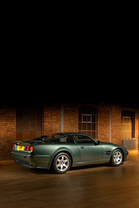 1993 Aston Martin V8 Vantage V550 phone wallpaper thumbnail.