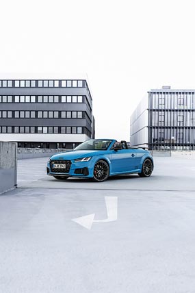 2021 Audi TTS Competition Plus phone wallpaper thumbnail.