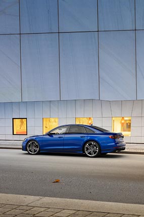2022 Audi S8 phone wallpaper thumbnail.