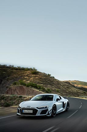 2023 Audi R8 Coupe V10 GT RWD Phone Wallpaper 009 - WSupercars