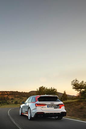2024 Audi RS6 Avant GT phone wallpaper thumbnail.
