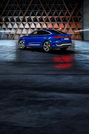 2024 Audi SQ8 E-Tron Quattro phone wallpaper thumbnail.