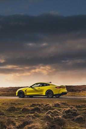 2021 BMW M4 Competition phone wallpaper thumbnail.