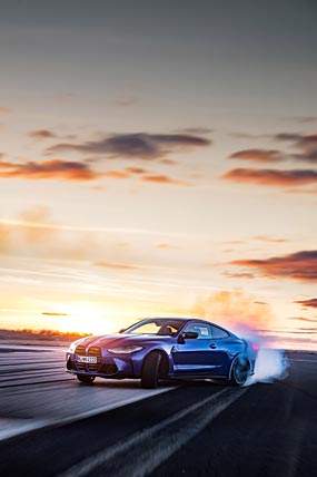 2021 BMW M4 Competition phone wallpaper thumbnail.