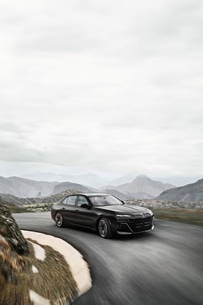 2023 BMW 7-Series phone wallpaper thumbnail.