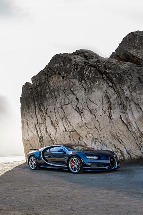 2017 Bugatti Chiron phone wallpaper thumbnail.