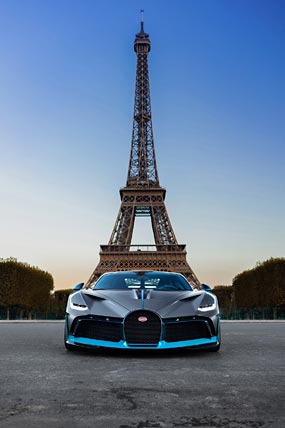 2019 Bugatti Divo phone wallpaper thumbnail.