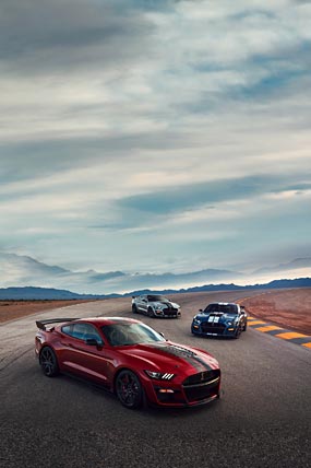 2020 Ford Mustang Shelby GT500 phone wallpaper thumbnail.