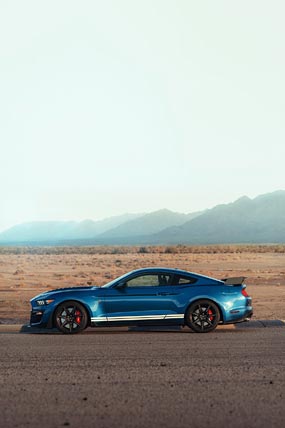 2020 Ford Mustang Shelby GT500 phone wallpaper thumbnail.