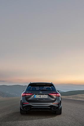 2023 Mercedes-AMG C63 S E Performance phone wallpaper thumbnail.