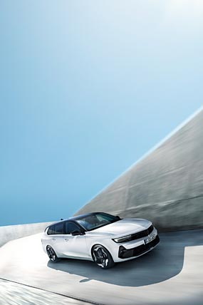 2023 Opel Astra GSe phone wallpaper thumbnail.