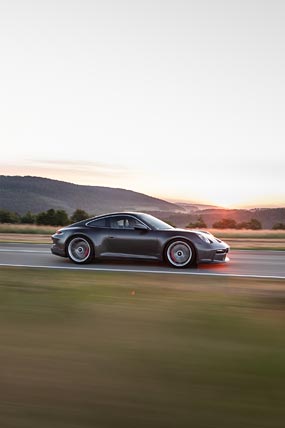 2022 Porsche 911 GT3 Touring phone wallpaper thumbnail.