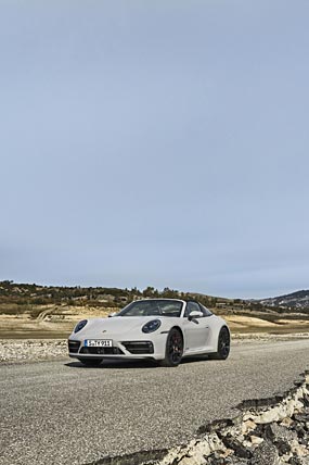 2022 Porsche 911 Targa 4 GTS phone wallpaper thumbnail.