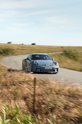 2024 Porsche 911 S/T phone wallpaper thumbnail.