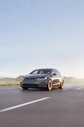 2022 Tesla Model X Plaid phone wallpaper thumbnail.