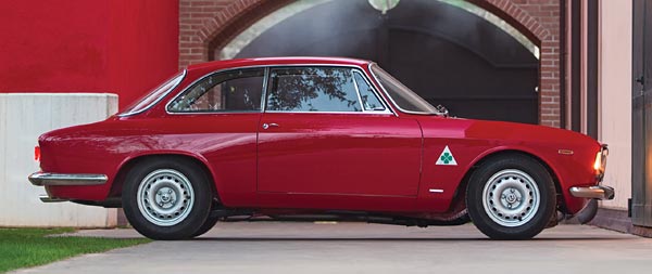 1965 Alfa Romeo Giulia GTA wide wallpaper thumbnail.
