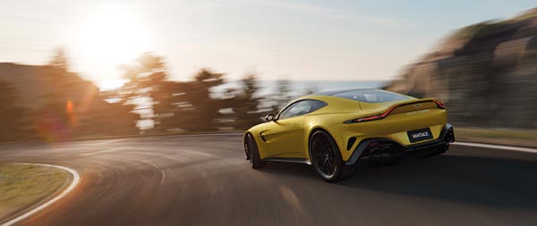 2025 Aston Martin Vantage super ultrawide wallpaper thumbnail.
