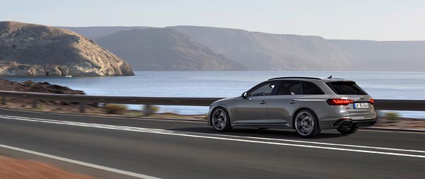 2023 Audi RS4 Competition Plus wide wallpaper thumbnail.