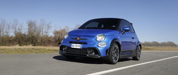 2022 Fiat 695 Abarth Tributo 131 Rally wide wallpaper thumbnail.