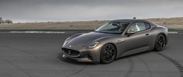 2023 Maserati GranTurismo Folgore super ultrawide wallpaper thumbnail.