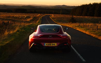 2019 Aston Martin Vantage wallpaper thumbnail.