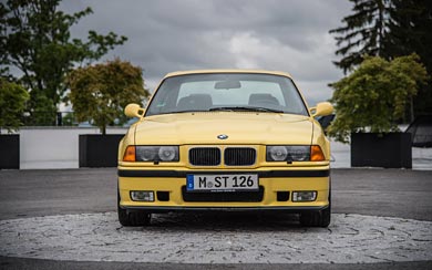 1992 BMW M3 Coupe wallpaper thumbnail.