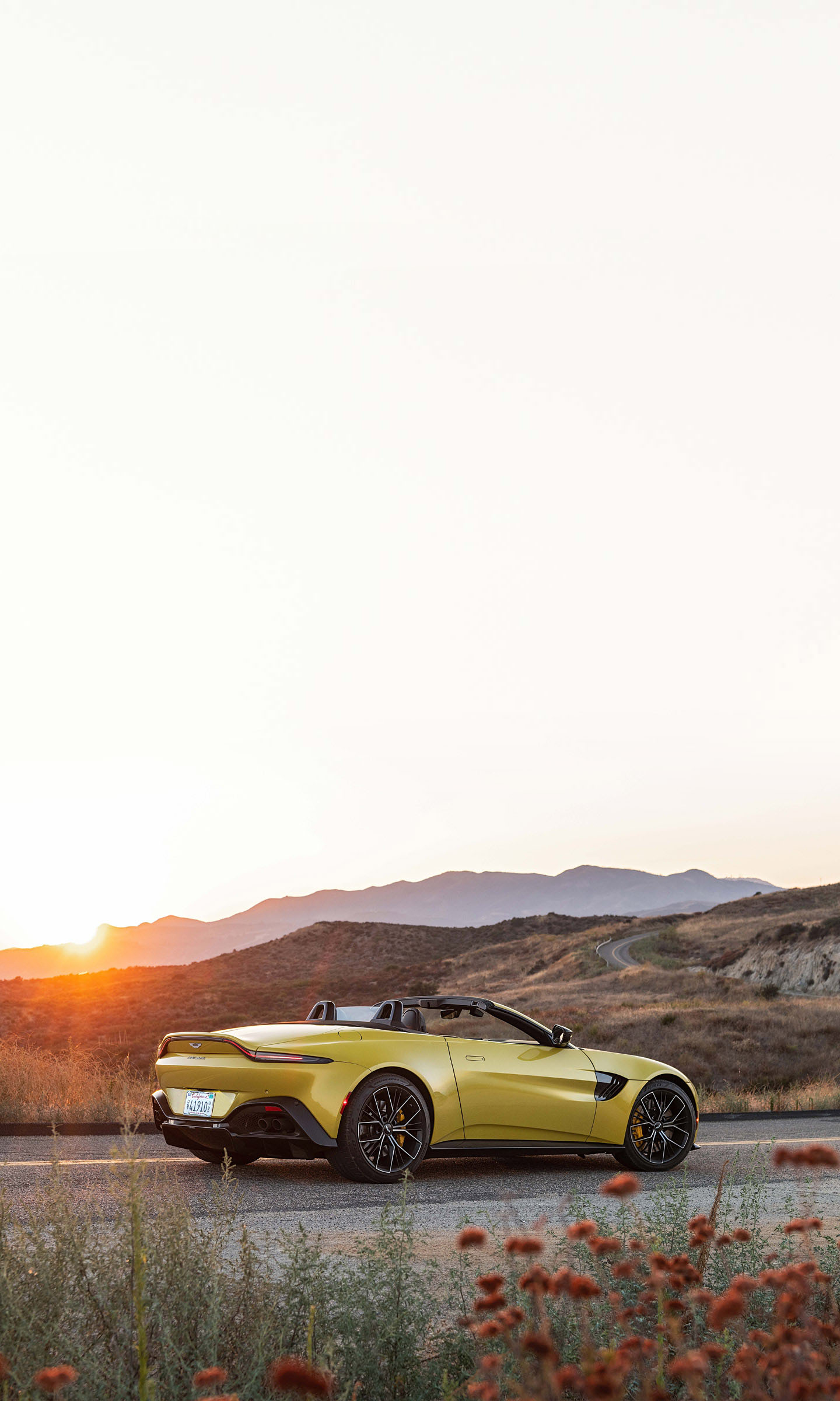  2021 Aston Martin Vantage Roadster Wallpaper.