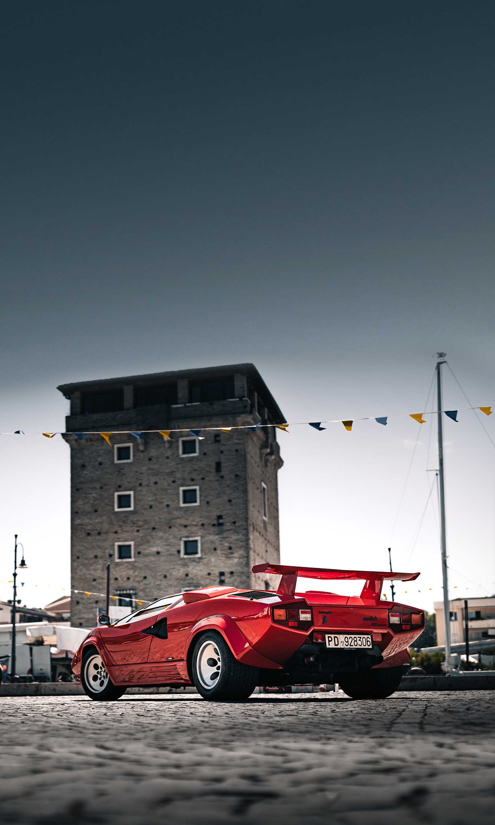  1985 Lamborghini Countach Quattrovalvole Wallpaper.