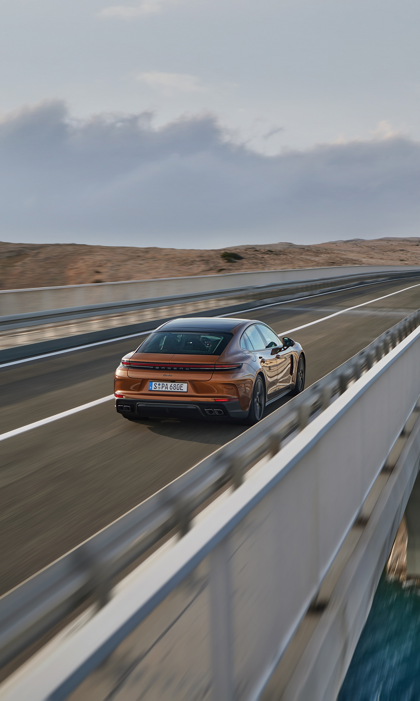  2024 Porsche Panamera Turbo E-Hybrid Wallpaper.