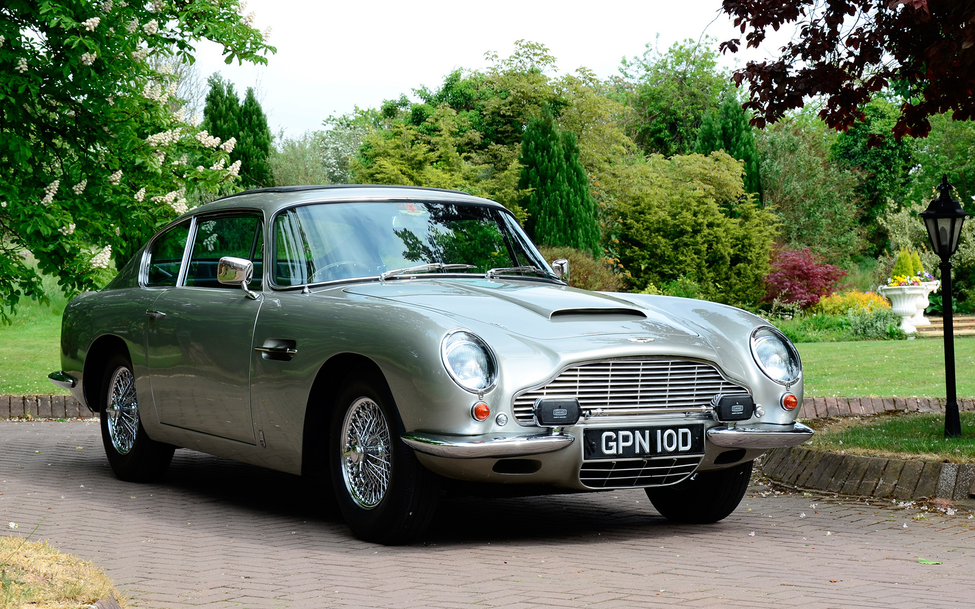  1965 Aston Martin DB6 Wallpaper.