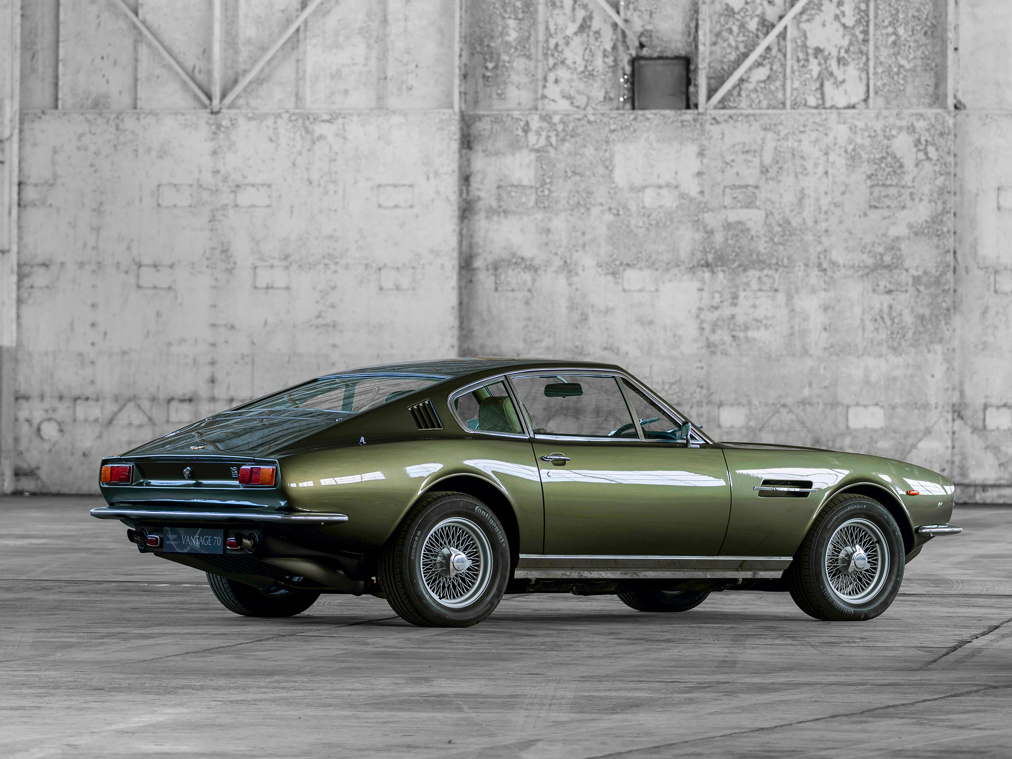  1970 Aston Martin DBS V8 Wallpaper.