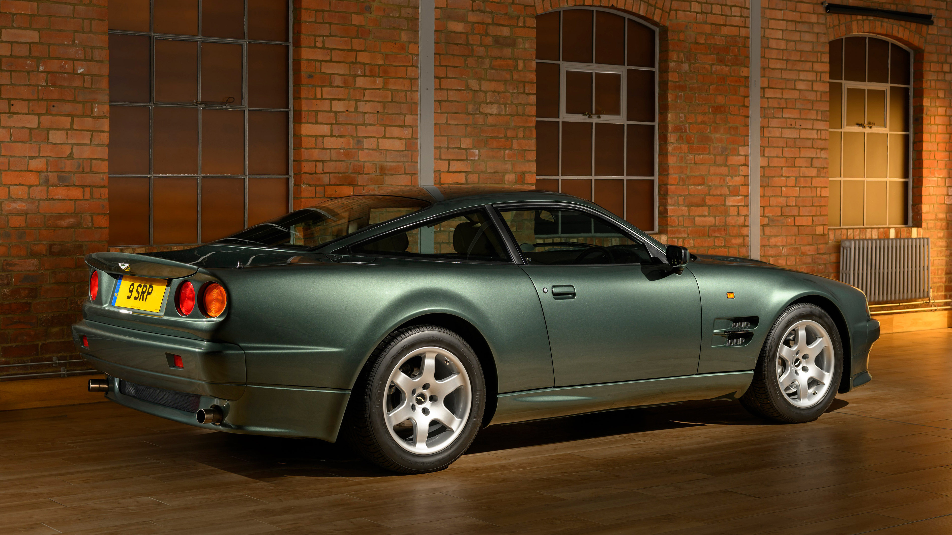  1993 Aston Martin V8 Vantage V550 Wallpaper.