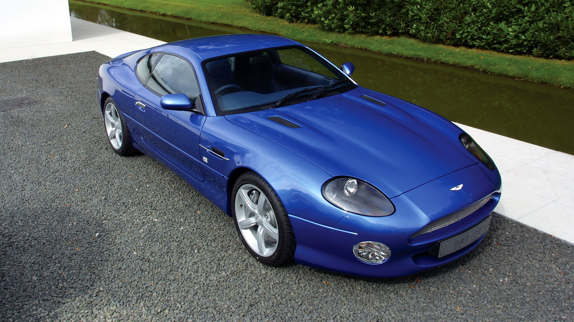  2003 Aston Martin DB7 GT Wallpaper.