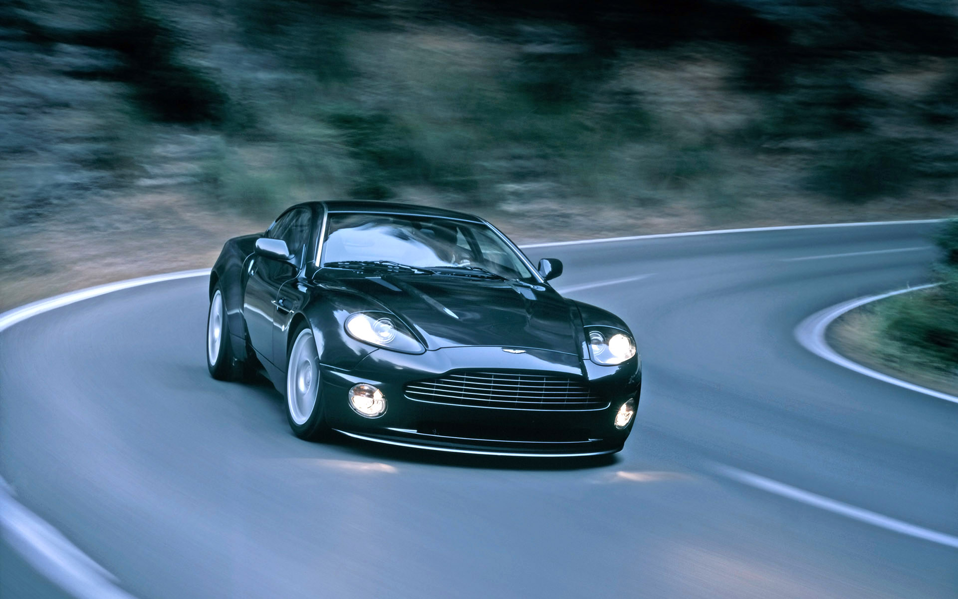  2005 Aston Martin Vanquish S Wallpaper.