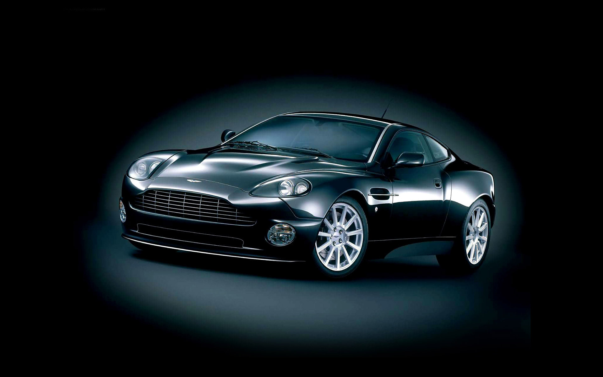  2005 Aston Martin Vanquish S Wallpaper.