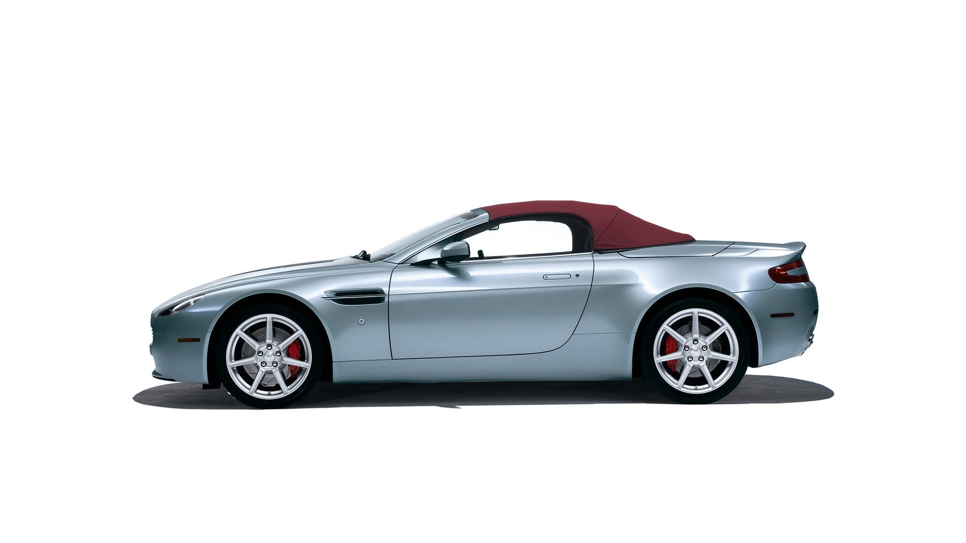  2006 Aston Martin V8 Vantage Wallpaper.