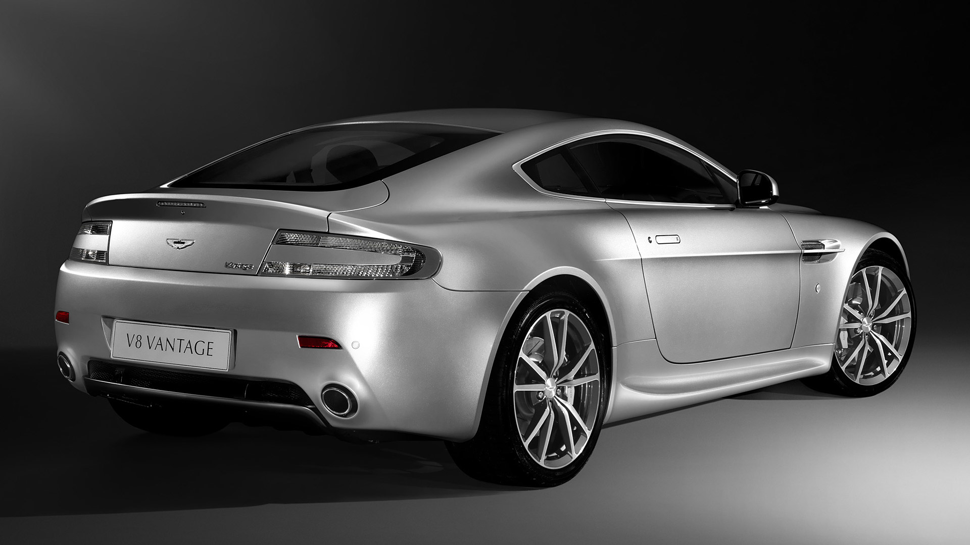  2010 Aston Martin V8 Vantage Wallpaper.