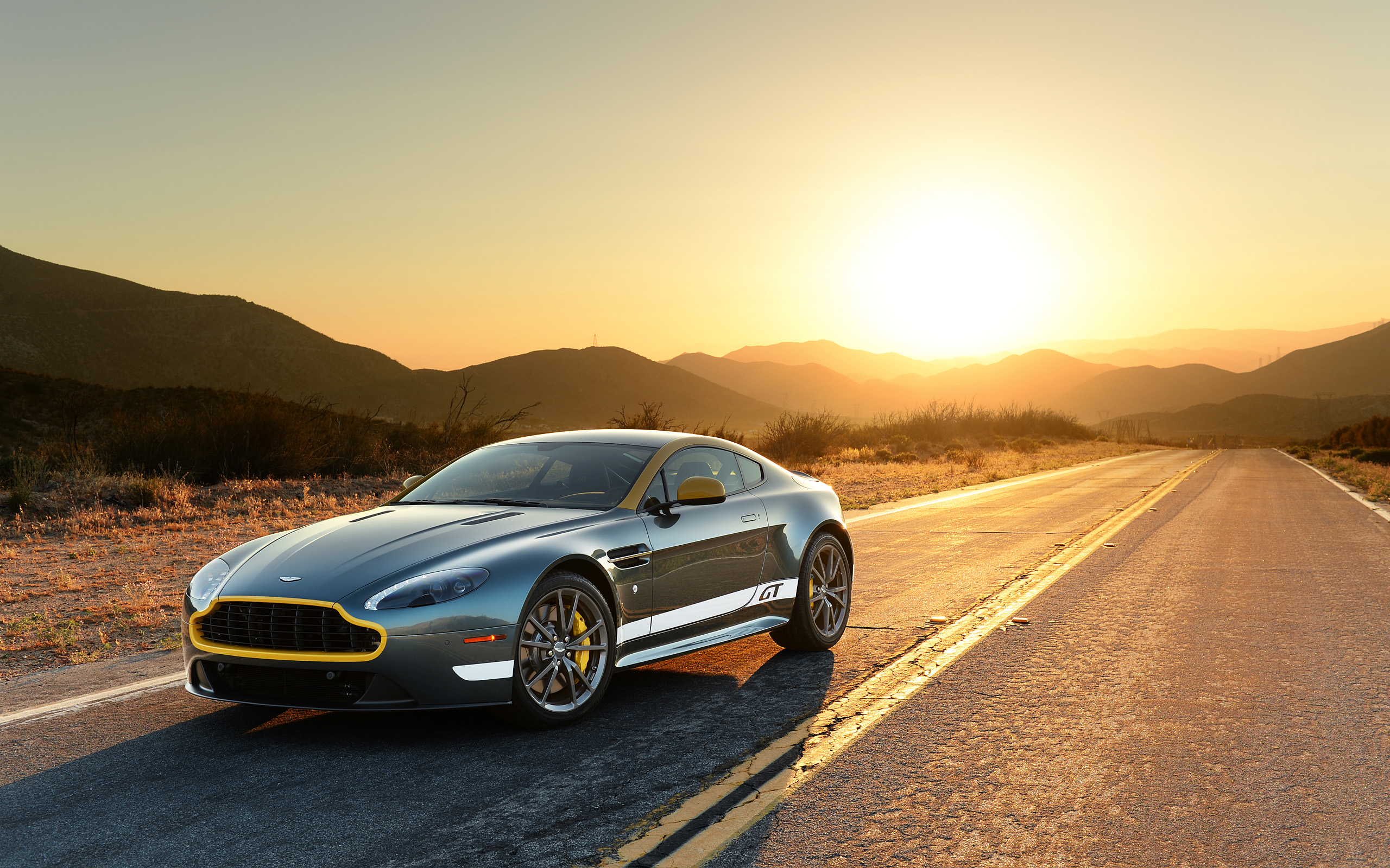  2015 Aston Martin V8 Vantage GT Wallpaper.