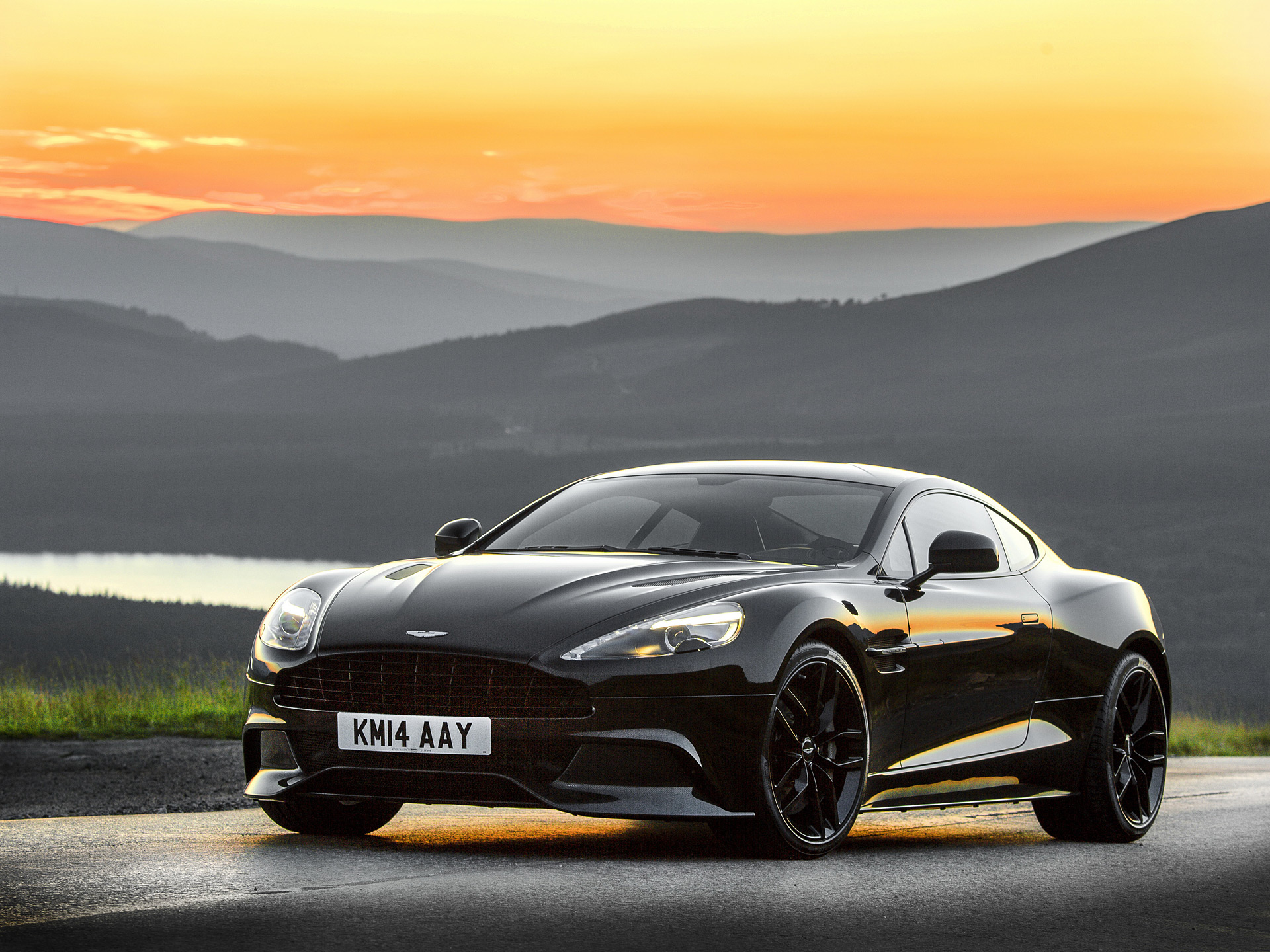  2015 Aston Martin Vanquish Carbon Edition= Wallpaper.