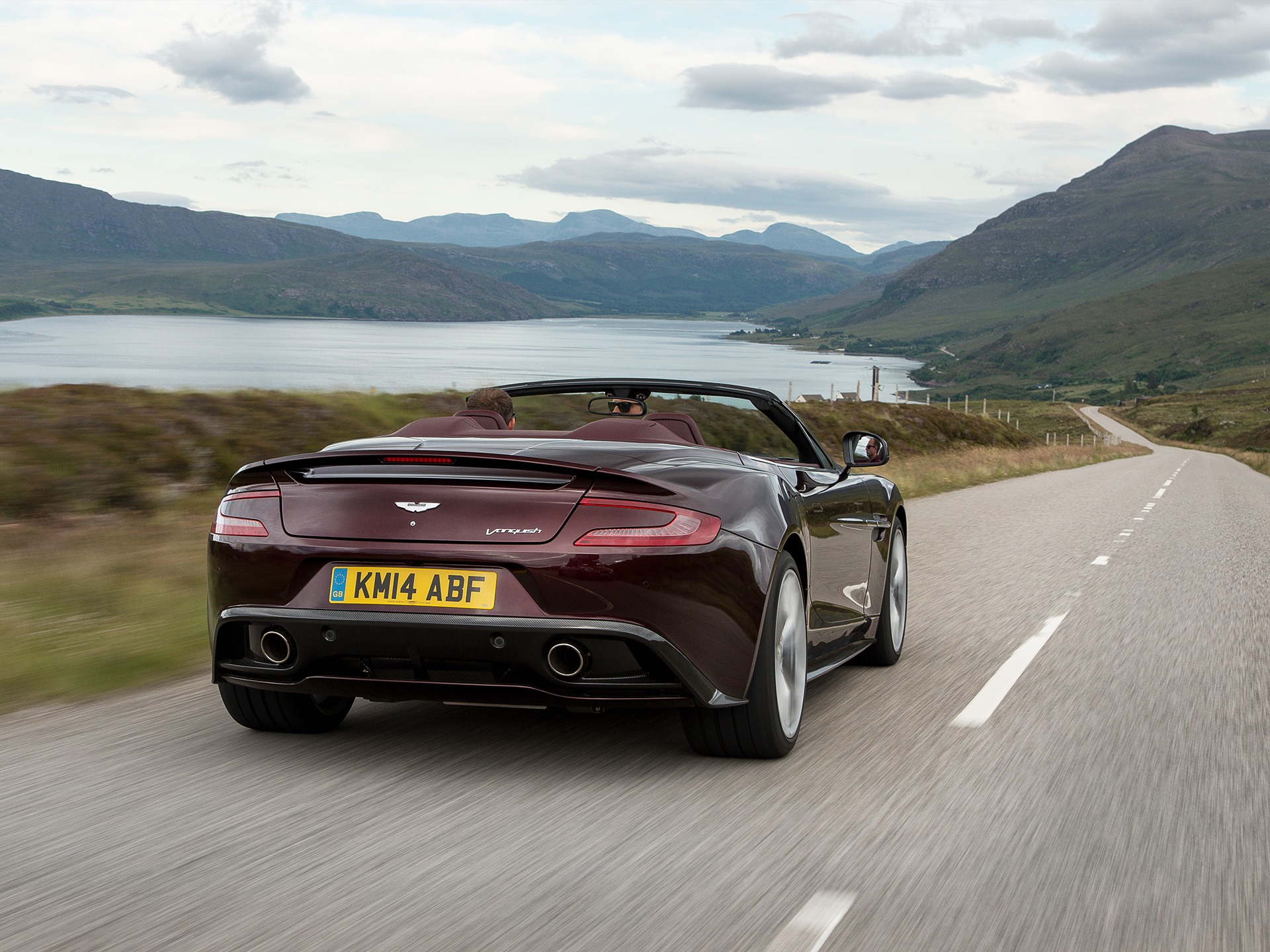  2015 Aston Martin Vanquish= Wallpaper.