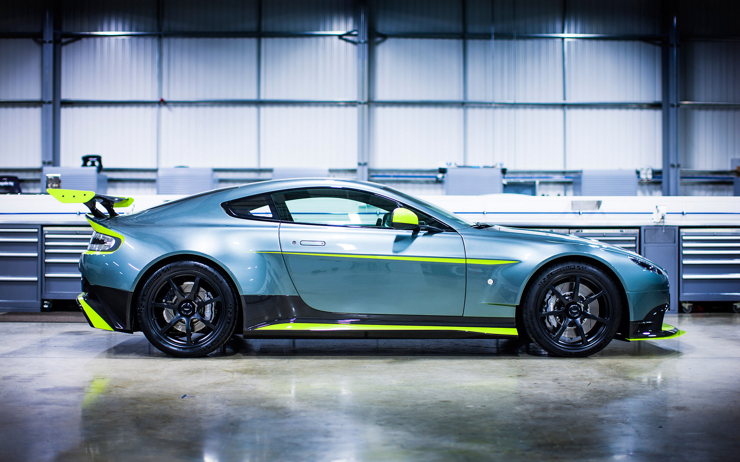  2017 Aston Martin Vantage GT8= Wallpaper.
