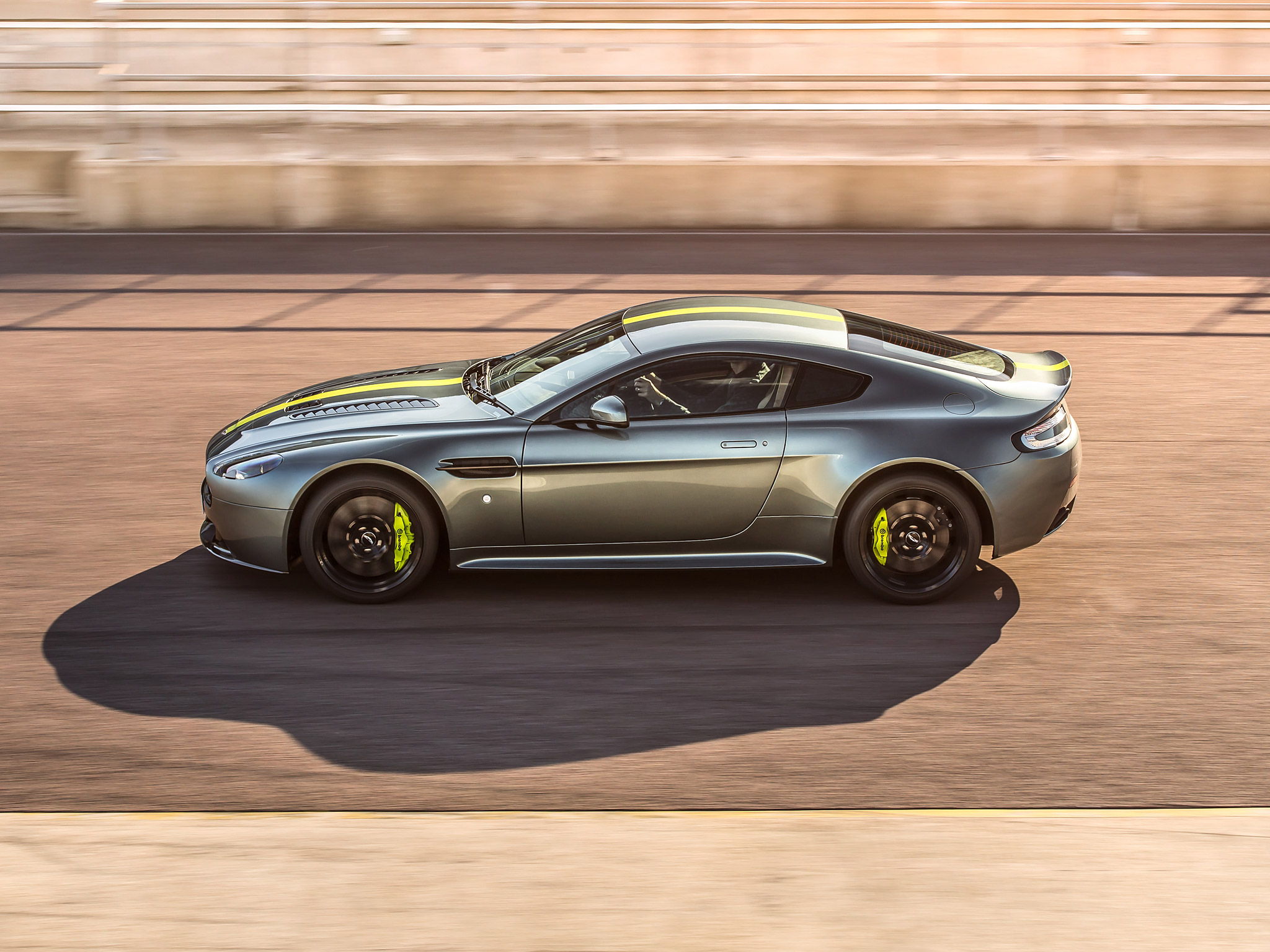  2018 Aston Martin Vantage AMR= Wallpaper.