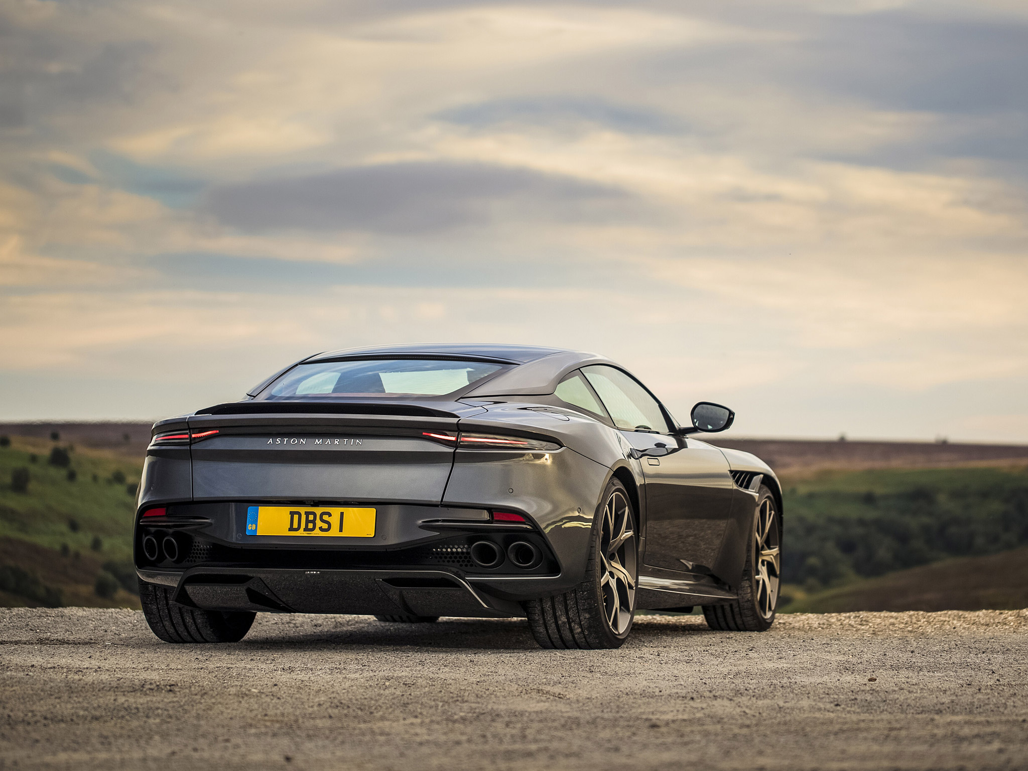  2019 Aston Martin DBS Superleggera= Wallpaper.