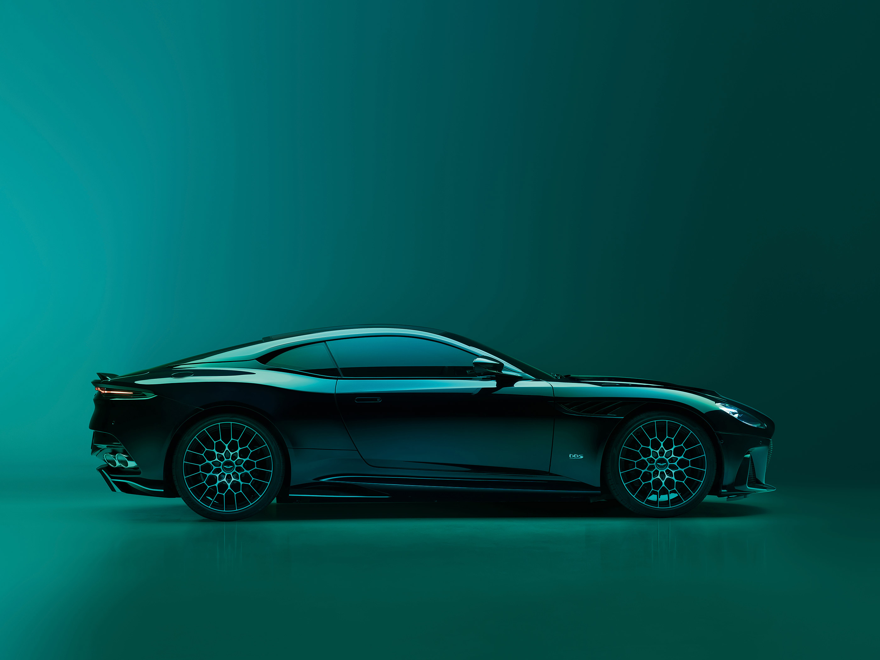  2024 Aston Martin DBS770 Ultimate Wallpaper.