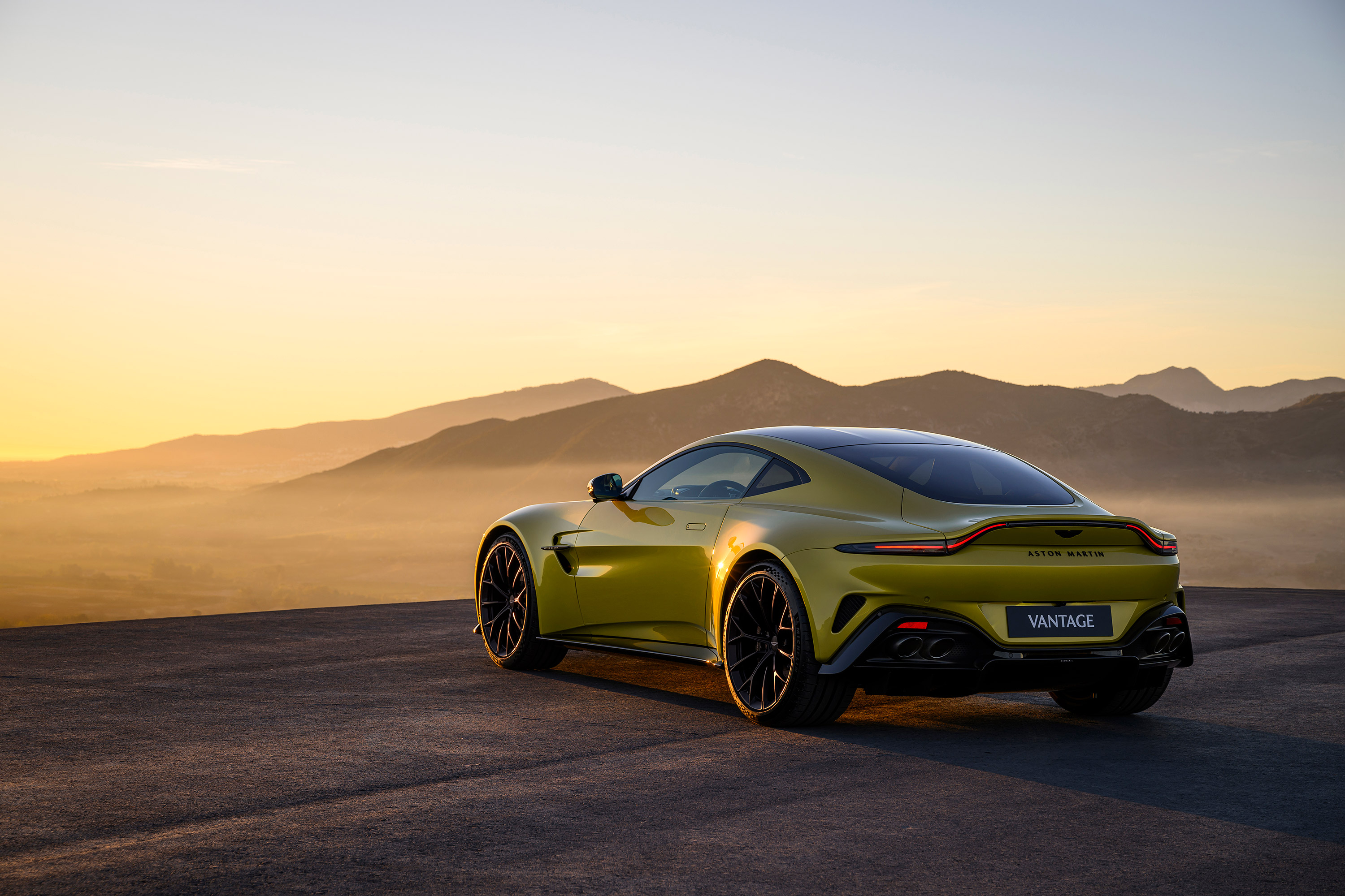  2025 Aston Martin Vantage Wallpaper.