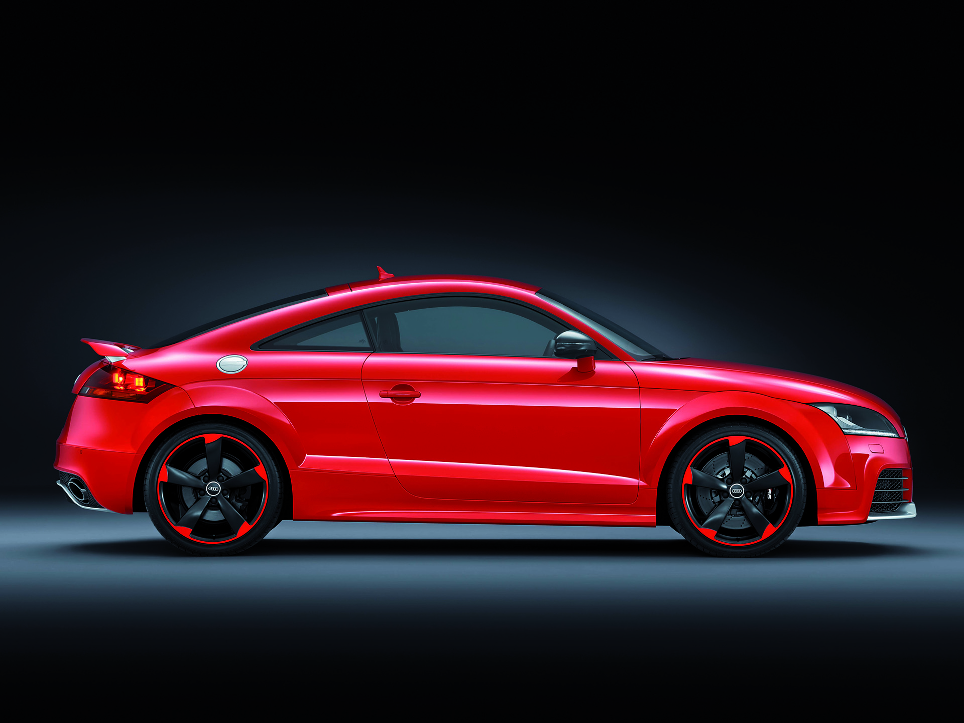  2013 Audi TT-RS Plus Wallpaper.