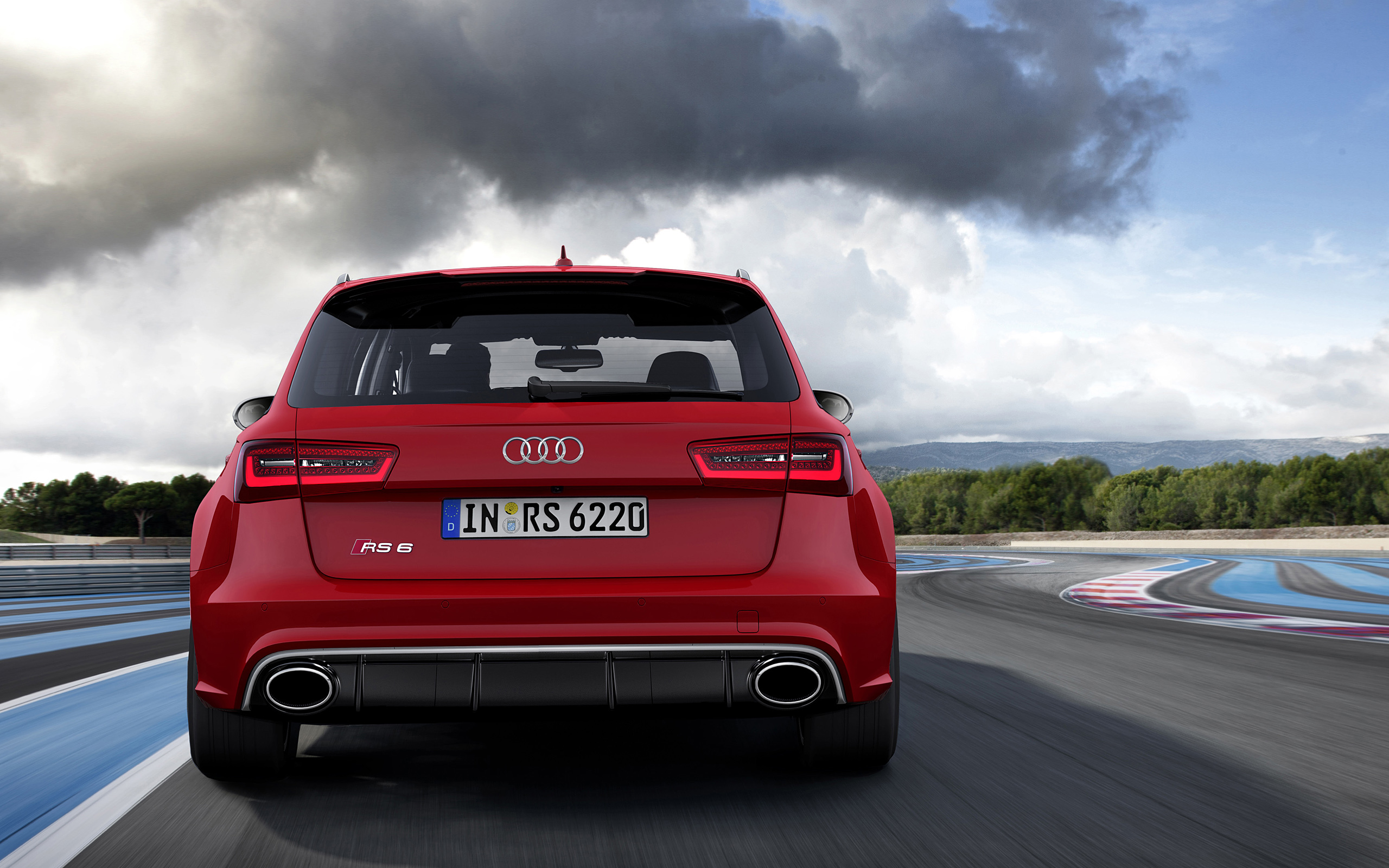  2014 Audi RS6 Avant Wallpaper.