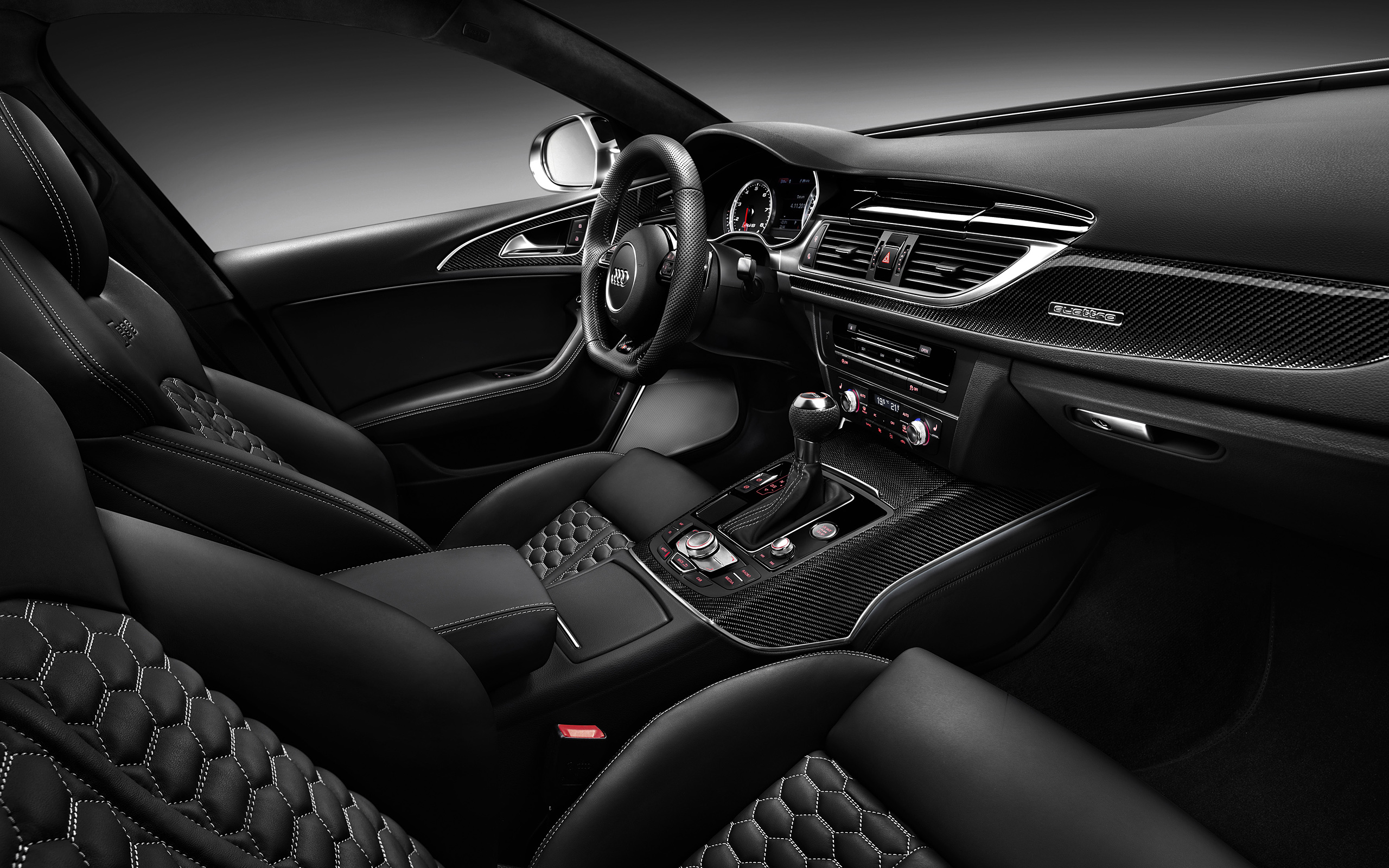  2014 Audi RS6 Avant Wallpaper.