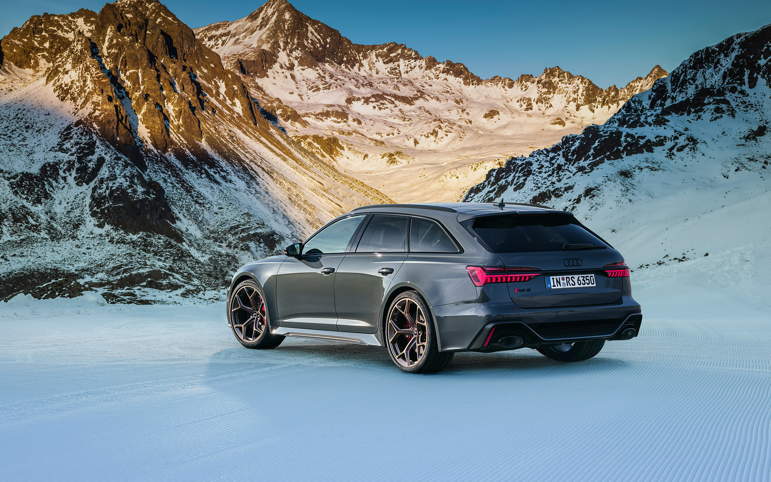  2023 Audi RS6 Avant Performance Wallpaper.