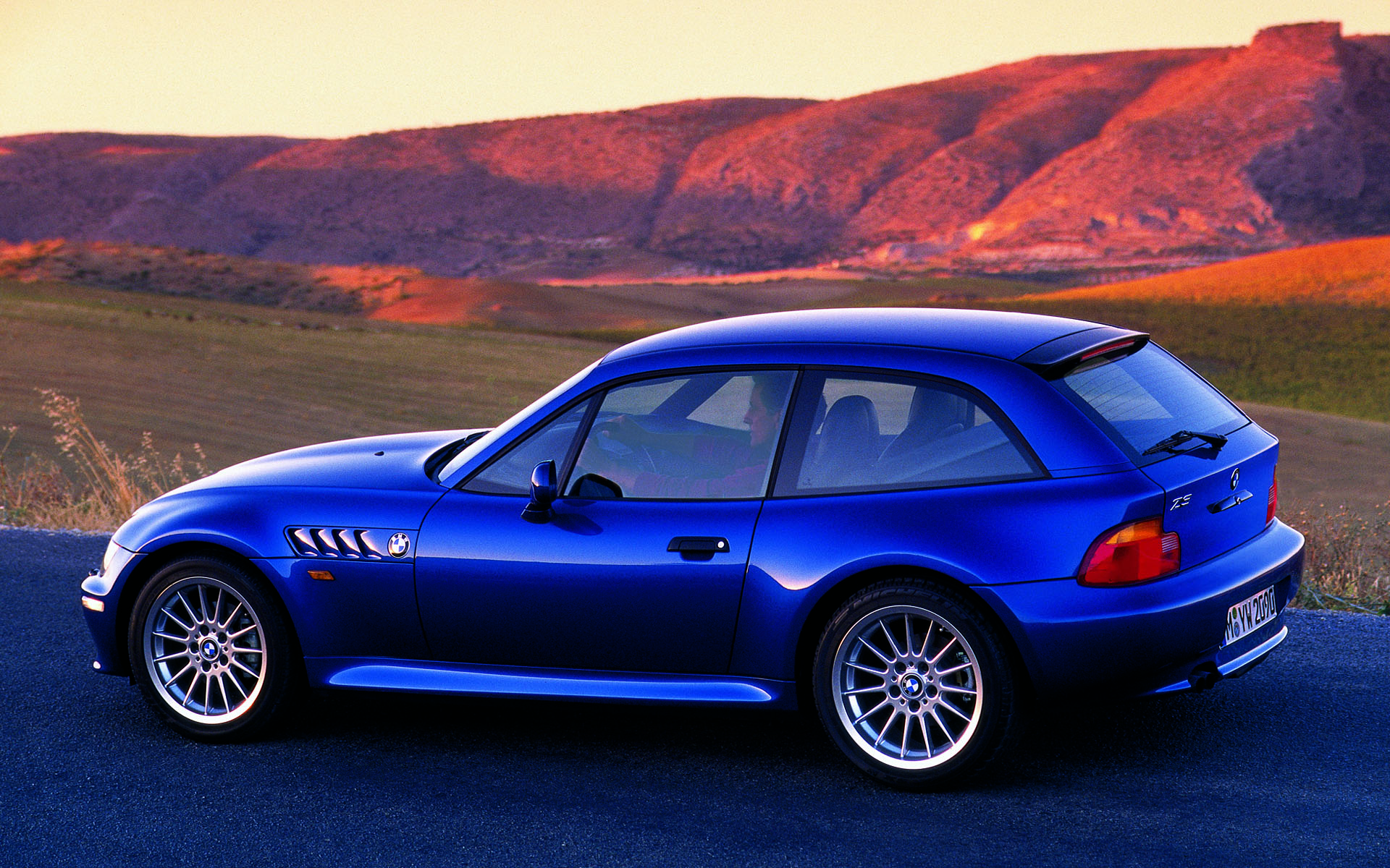  1999 BMW Z3 Coupe Wallpaper.